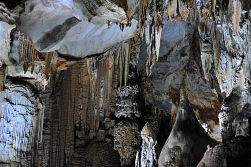TThe cave is marvelous. Photo: VietnamNet Bridge